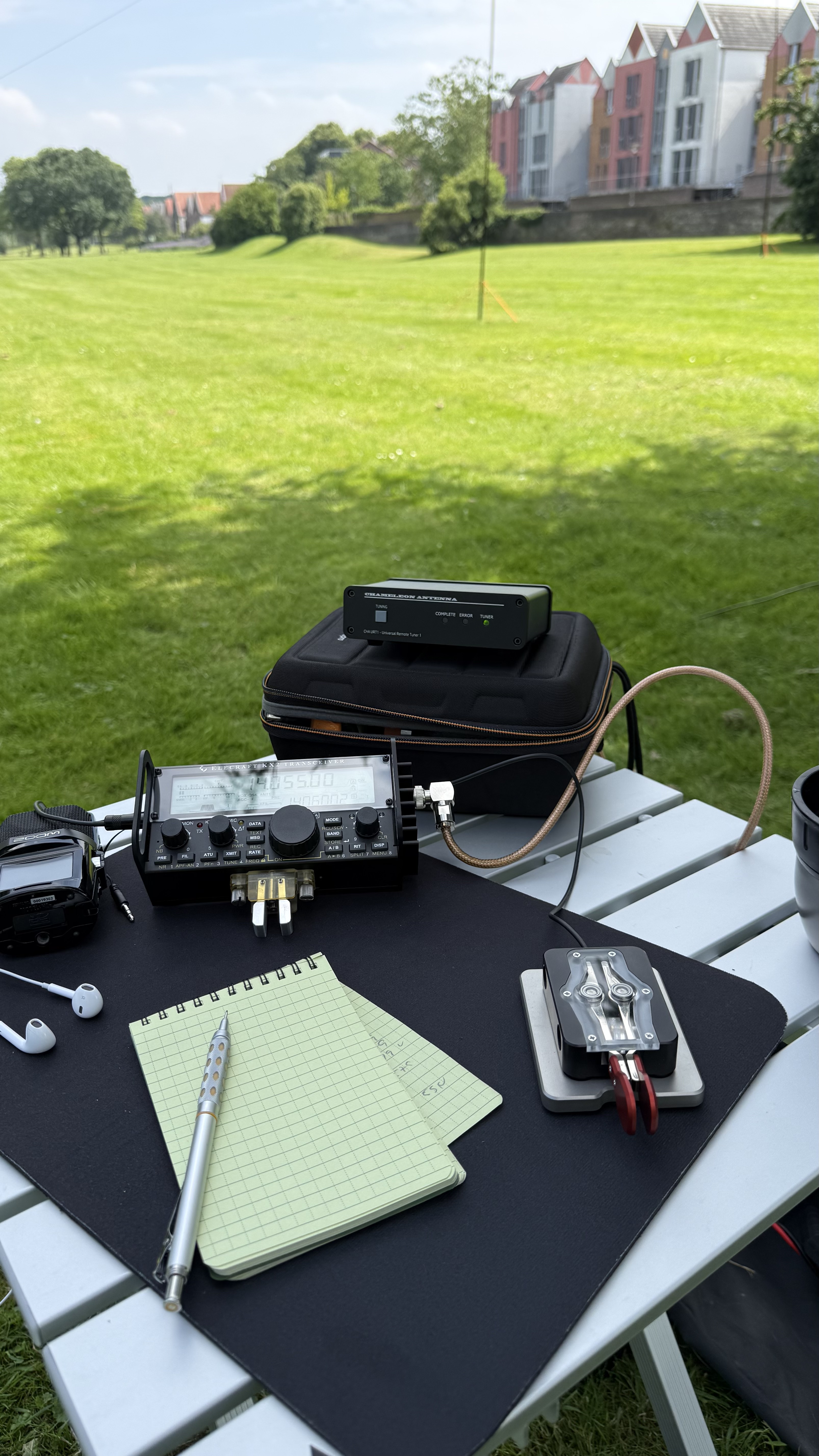 Bild 10 – POTA - zwei Masten und Chameleon CHA URT-1 Tuner