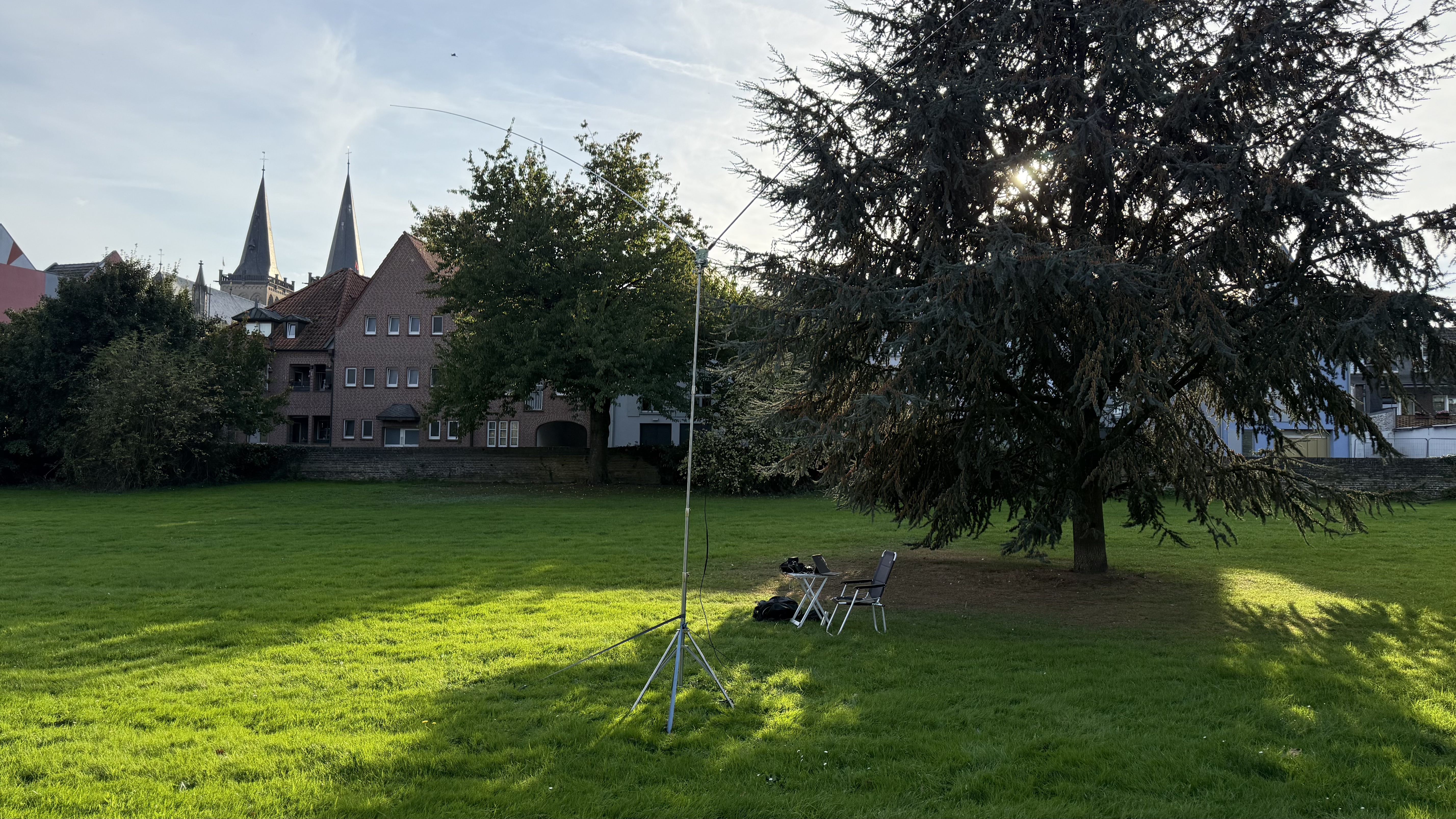 Bild 1 – Geparkt im Park und glücklich dabei